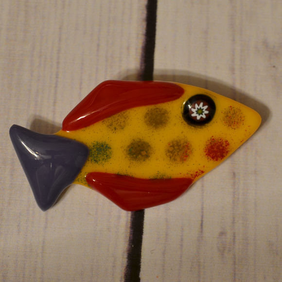 Vintage Jewelry - vintage art glass fish brooch pin animal